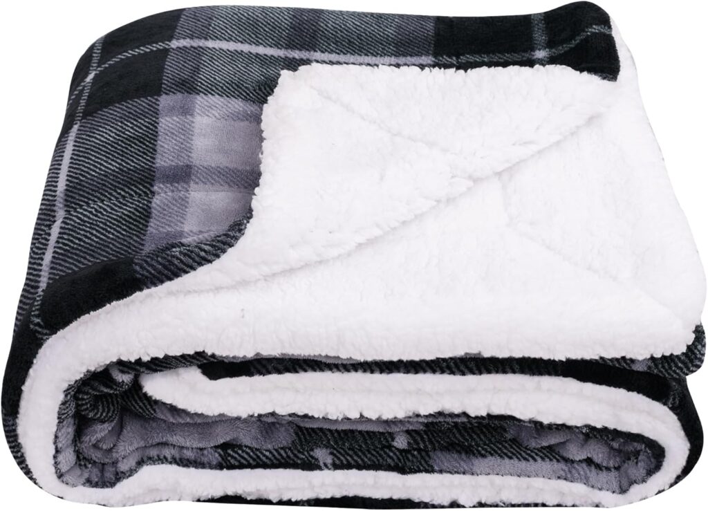 Linge de lit moelleux avec coussins pour créer une chambre cocooning