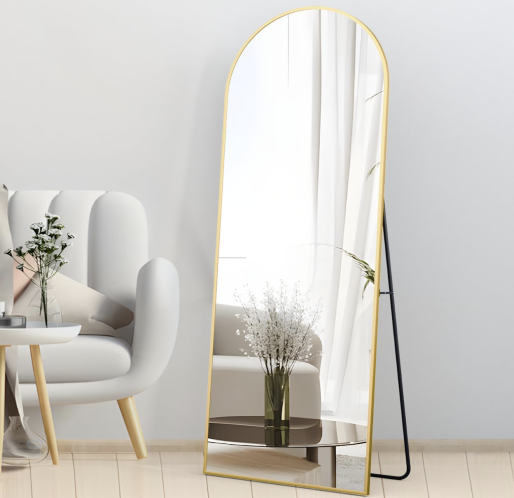 miroir tendance 2026 organique doré intérieur cosy